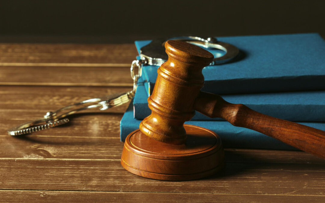 Украинцам в ожидании на re-parole начали назначать суды и выносить депортацию